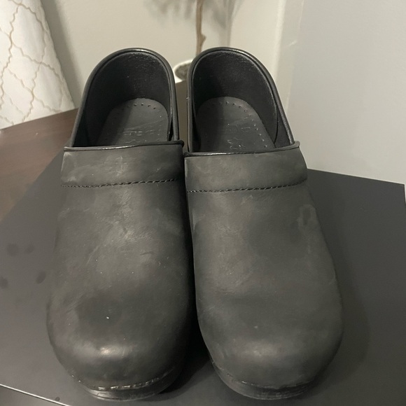 Dansko Black Leather Professional Clogs Slip-On Mules Size 38 fit 7.5-8 - Picture 2 of 7